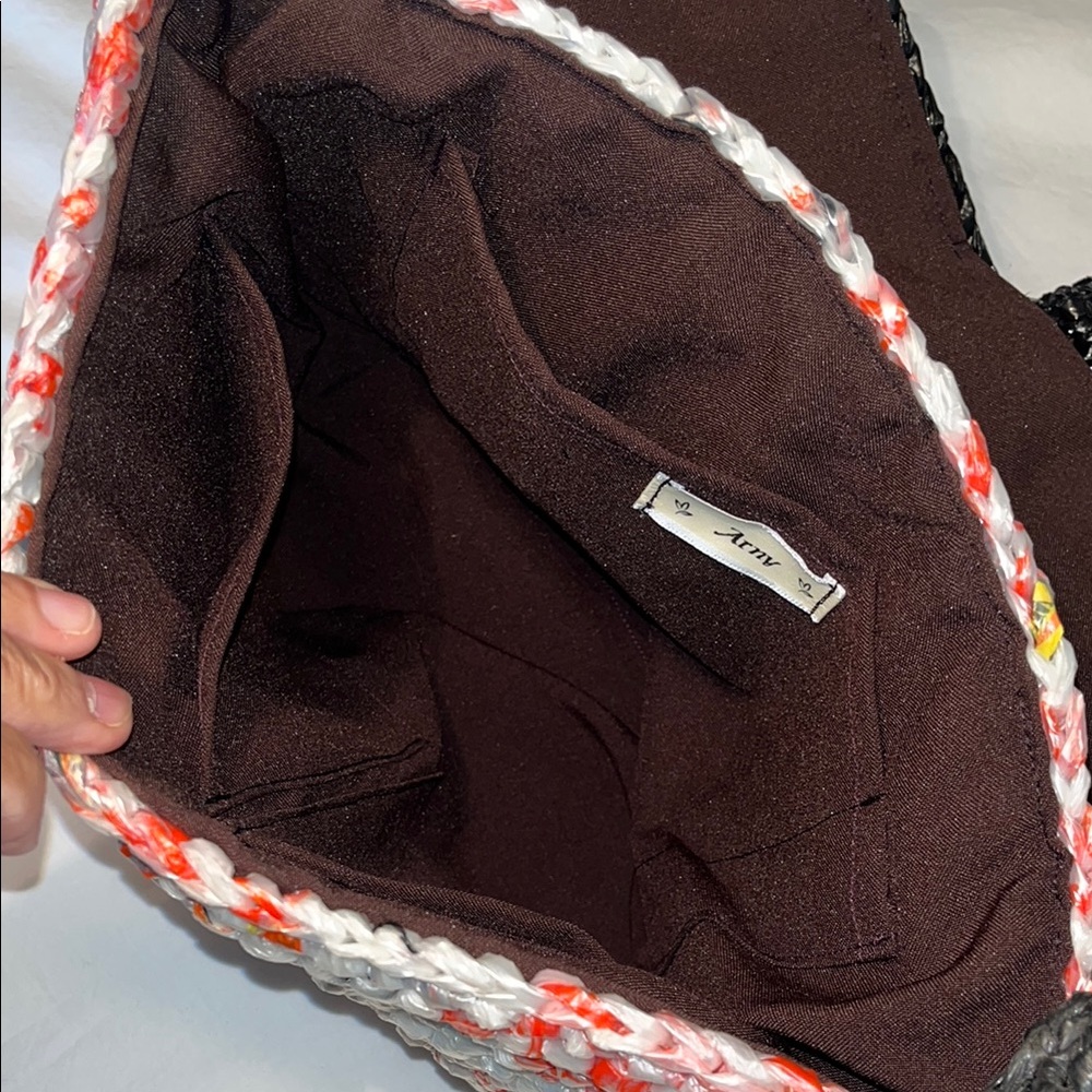 Arny cream coral & black bag. Recycled plastic bags. Artisanal crochet texture - Picture 10 of 13